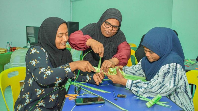 A program to teach how to make crafts from palm leaves ongoing at Ha. Ihavandhoo