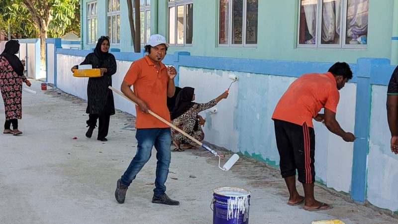 Club Polestar painted outer walls of Ha. Ihavandhoo School