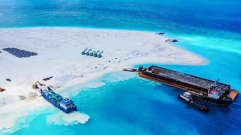 First shipment of Rock boulders delivered to Ihavandhoo: MTCC