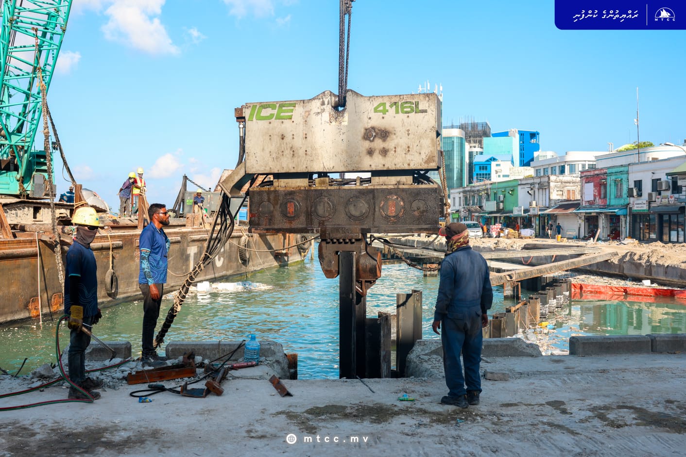 Sheet piling work for Segment 2 of Boduthakurufaanu Magu development completed