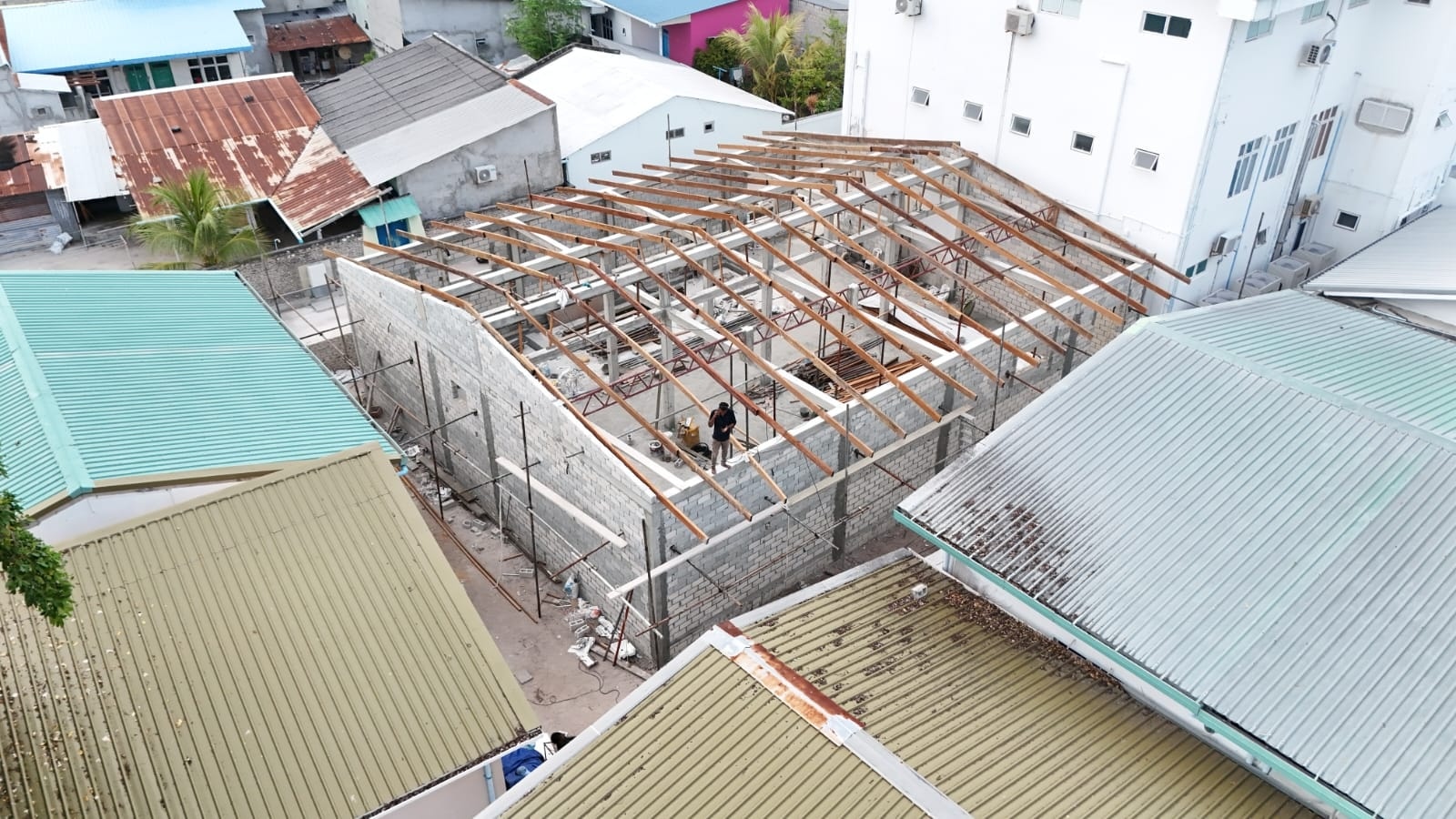 Construction of the new five-story building at HA. Atoll Hospital progressing rapidly
