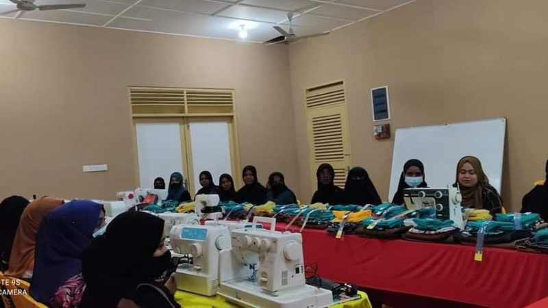 Sewing course organized by WDC commences in Foakaidhoo