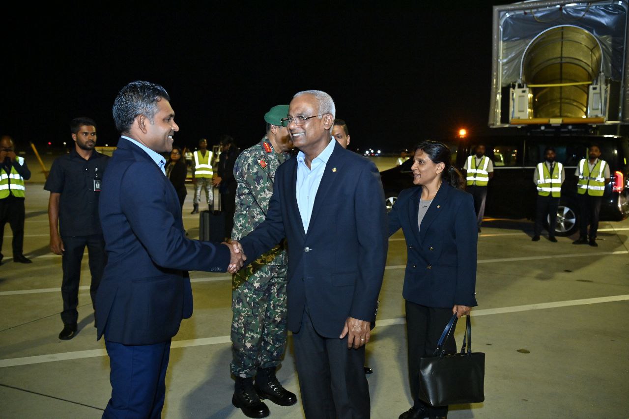 President and First Lady departed to U.K. on an official visit