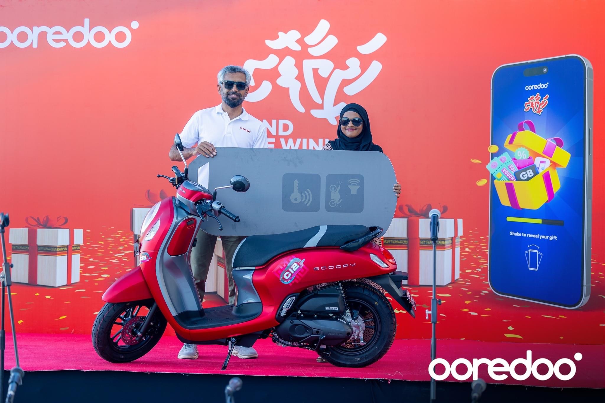 Grand Prize of Ooredoo Hadhiyaa Foshi handed over to the winner