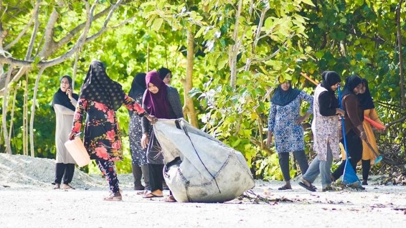 Cleaning event held to clean Ha. Muraidhoo 'Bon’bi Fannu Beach’