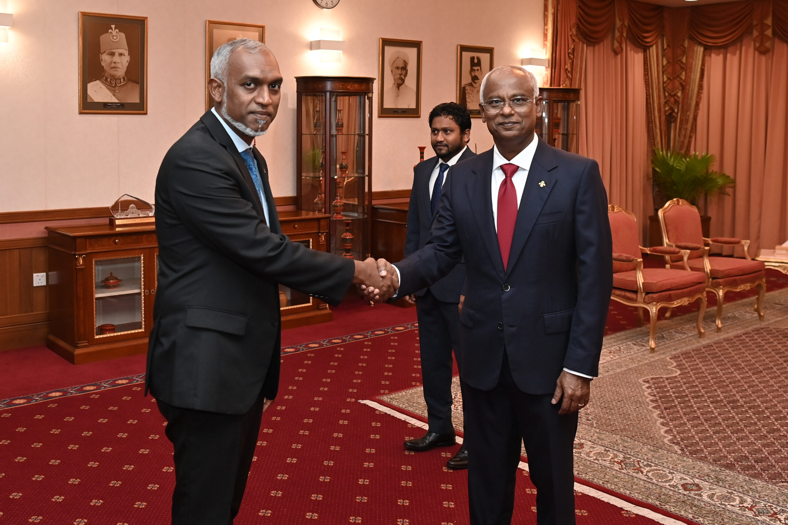 President Solih convened a meeting with President-elect Dr. Muizzu