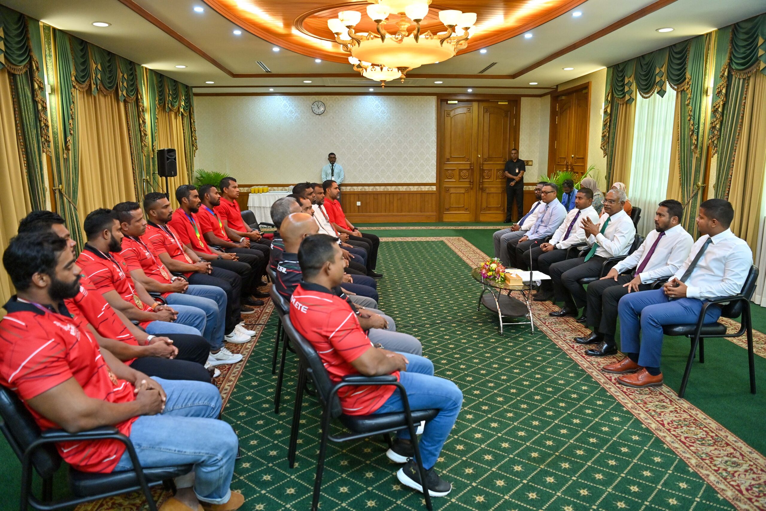 President met with national beach volleyball and bodybuilding team