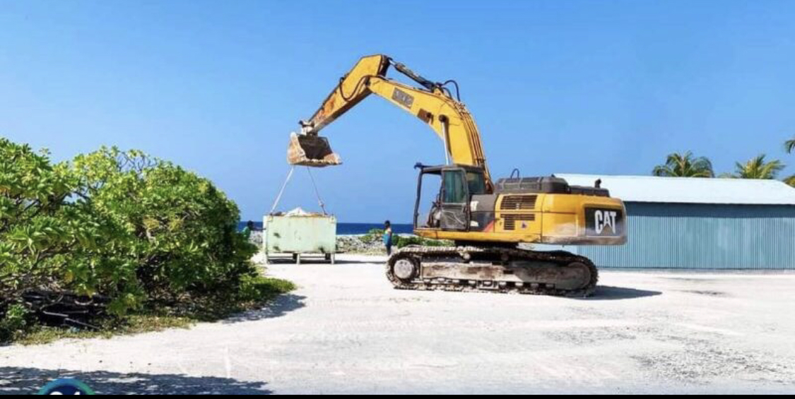 Channel Dredging work begins on HDh. Kumundhoo