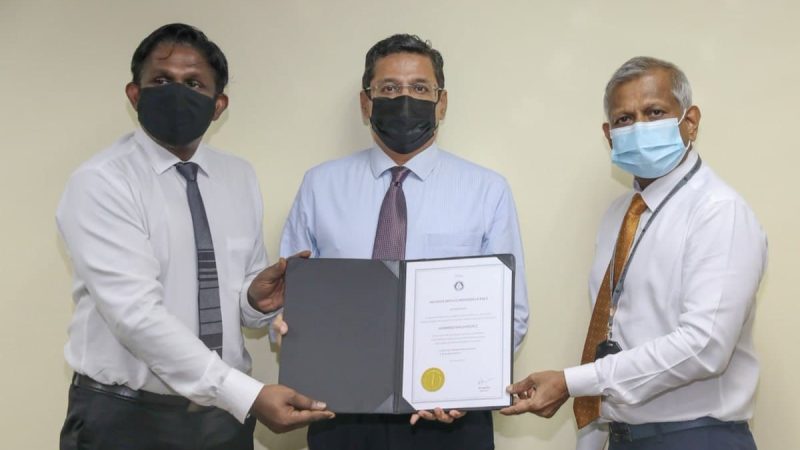 Ooredoo and Dhiraagu given license under the National Payment System Act for the first time