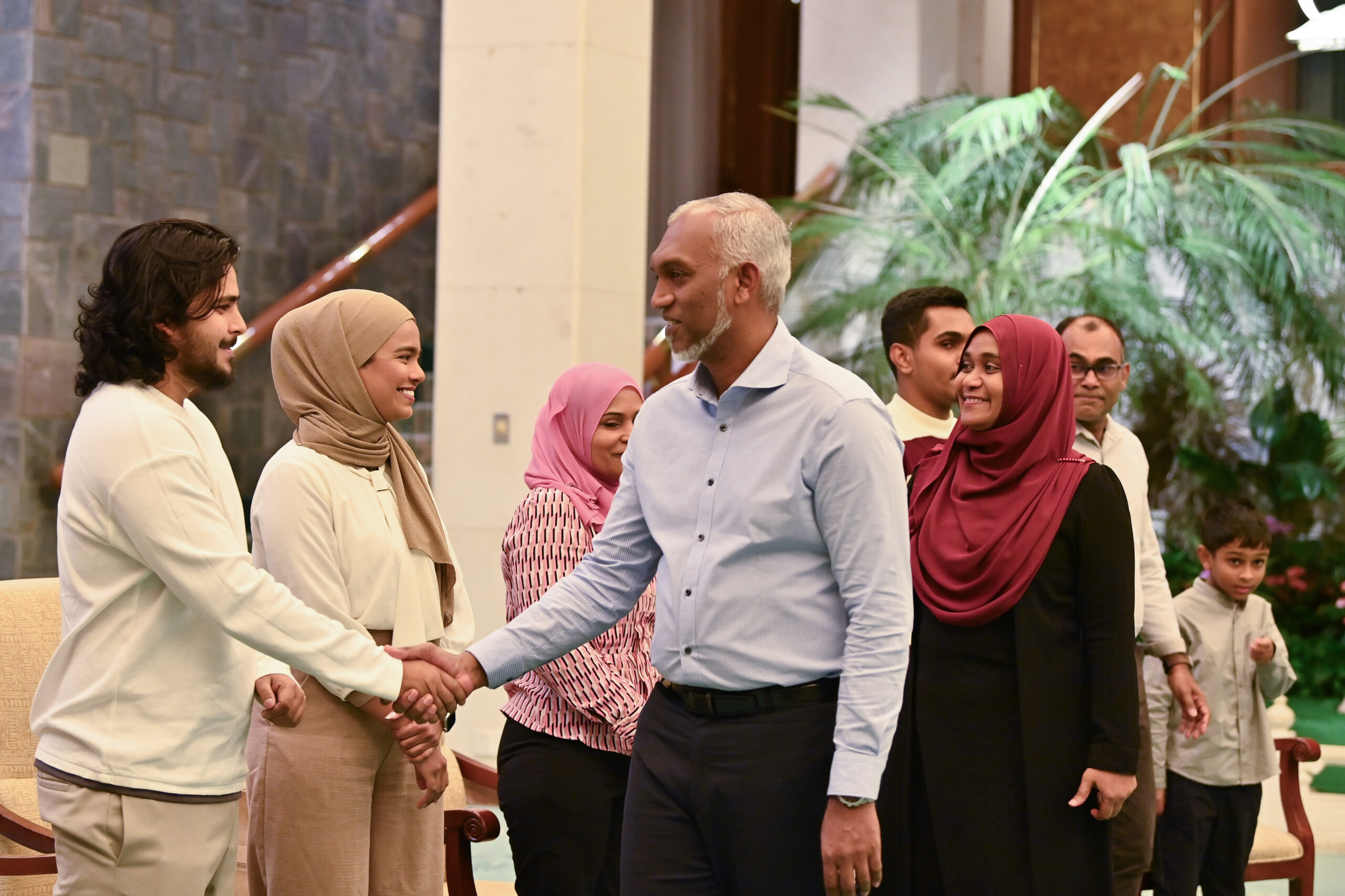President meets the Maldivian Community residing in Beijing