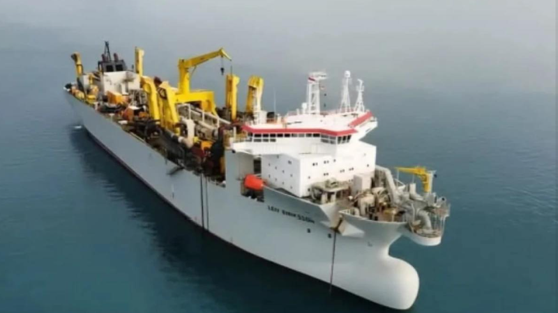 Dhidhdhoo Land Reclamation Dredger Arrives; Latheef Says It Will Bring a 'Revolution' in the Island's Development