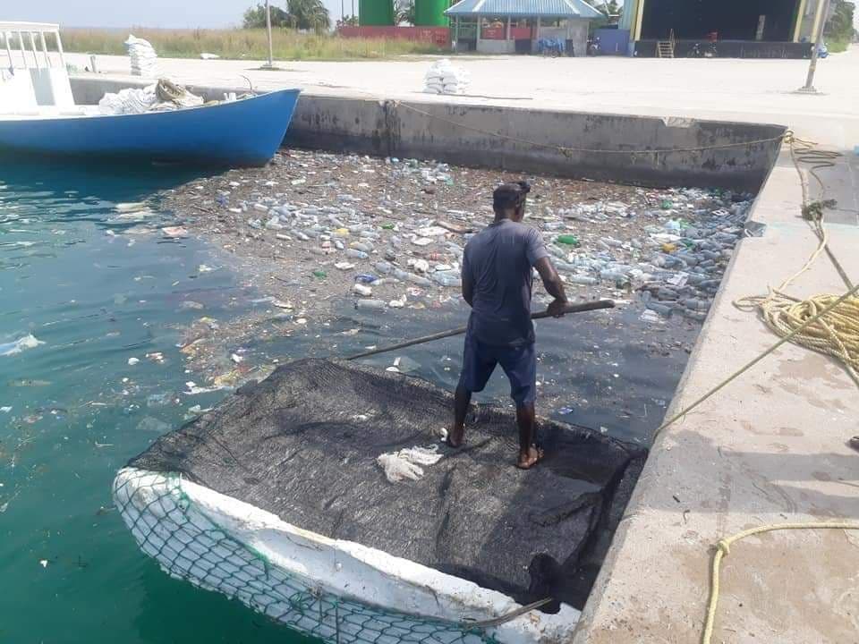 Dhidhoo's harbor area cleaned