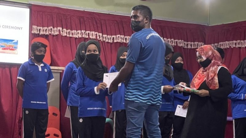 Kelaa School concludes swimming training program held for students