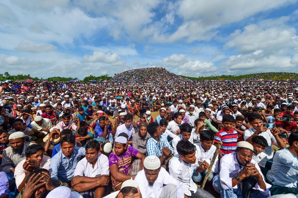 ރޮހިންޖާގެ ދެލައްކައެއްހާ ރެފިއުޖީން "ގަތުލްއާއްމުގެ ދުވަސް" ފާހަގަކޮށްފި