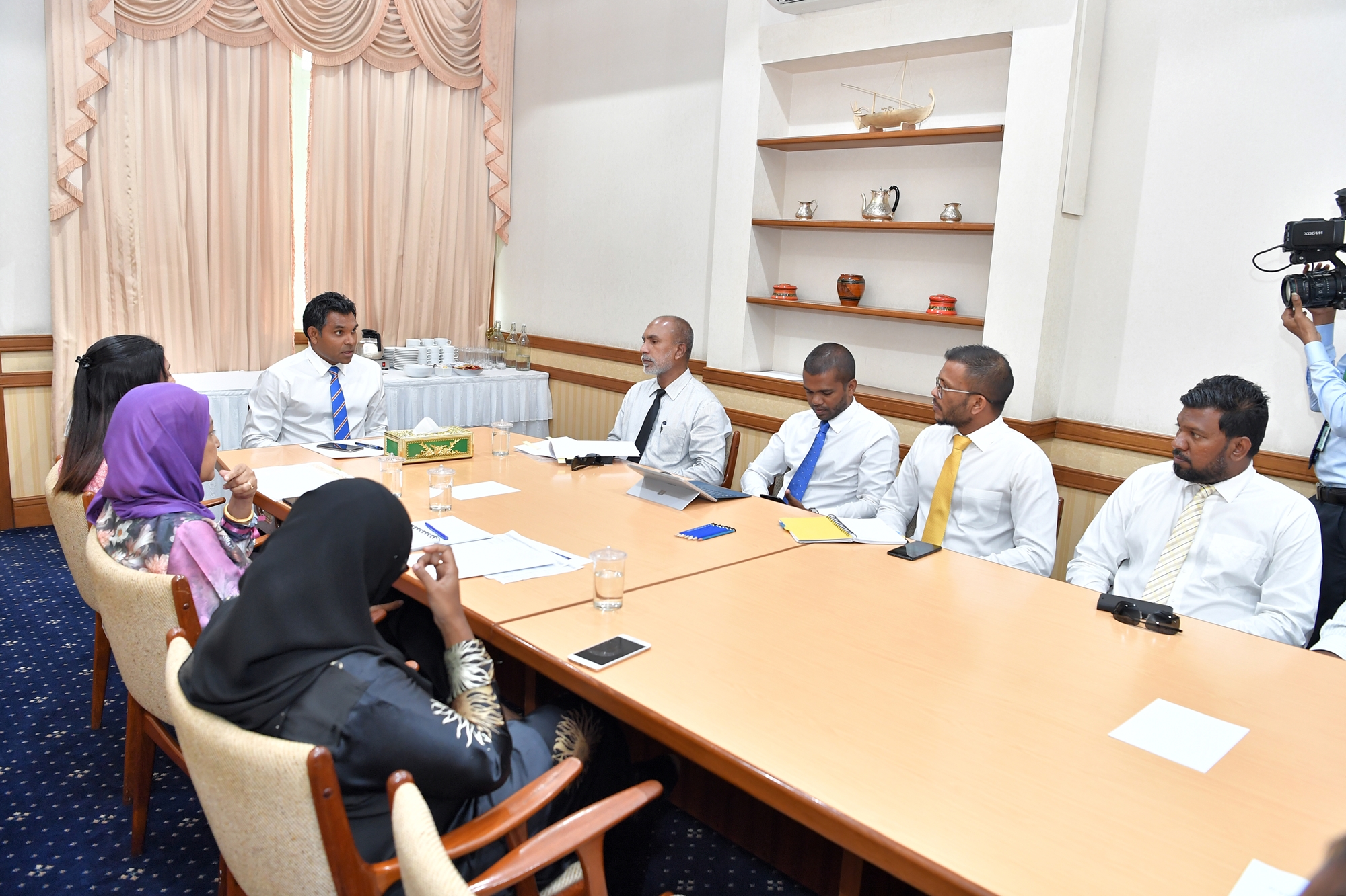 ހދ. ގެ ތަރައްގީއާ ރައްޔިތުންގެ ކަންބޮޑުވުންތަކާ ބެހޭގޮތުން މަޝްވަރާކޮށްފި