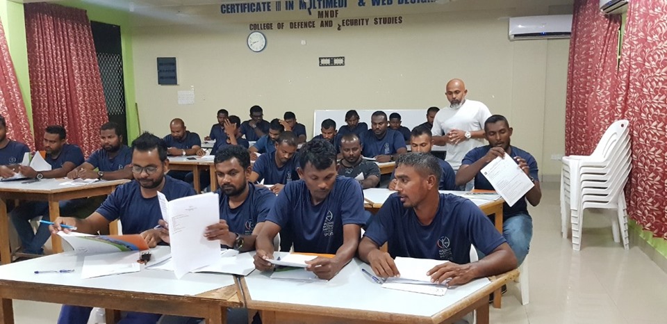 ދިއްދޫގައި ބޭސިކް ސްވިމިންގ ކޯޗިން ކޯހެއް ފަށައިފި