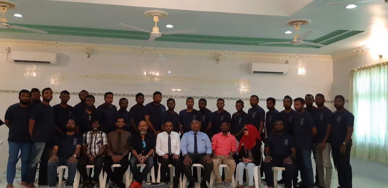 ދިއްދޫގައި ބޭއްވި ބޭސިކް ސްވިމިންގ ކޯޗިން ކޯސް ނިންމާލައިފި