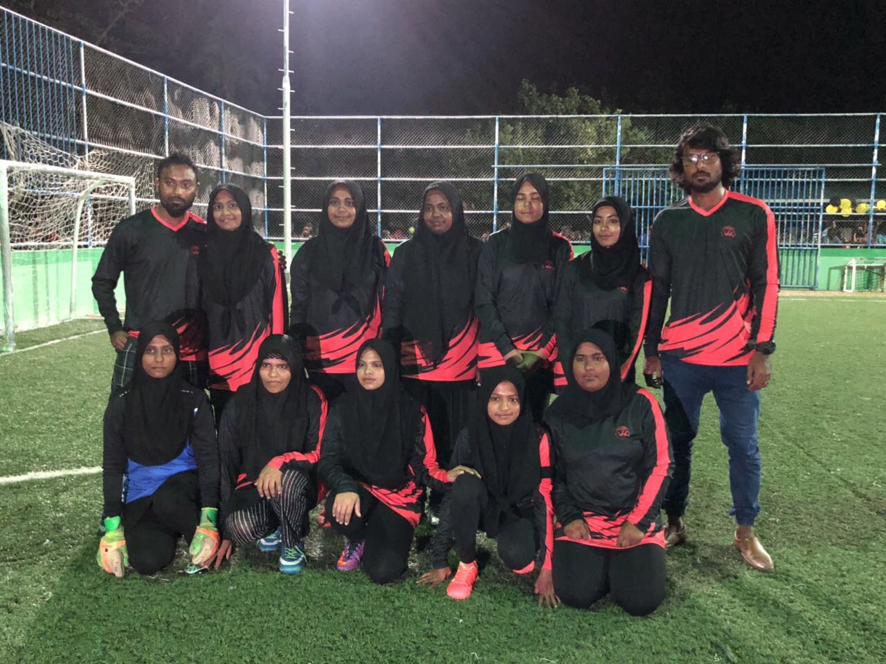 ނައިވާދޫގައި އަންހެނުންގެ ފޯރިގަދަ ފުޓްސަލް މުބާރާތެއް ފަށައިފި