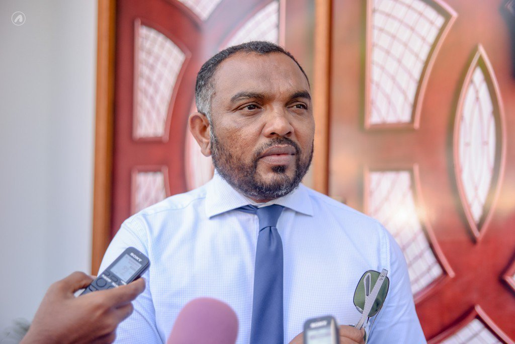 އަލީ އާރިފް ޕީޕީއެމުން ވަކިވެއްޖެ