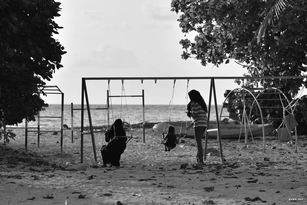ތިލަދުންމަތީގެ އާބާދީއާއި ހިޖުރަކުރުން