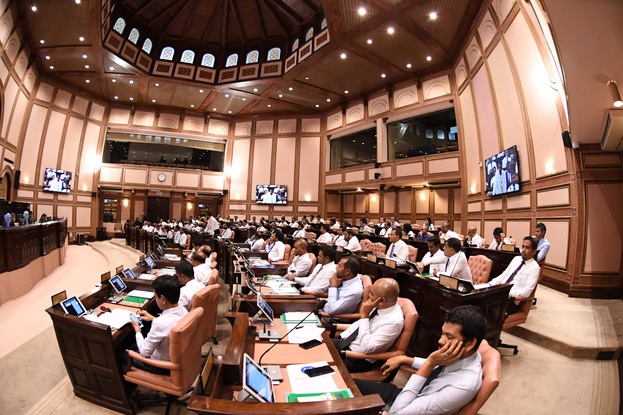 ރަލާއި އޫރުމަސް މަނާކުރަން ތިލަދުންމަތީ މެމްބަރުން ދެކޮޅު؟