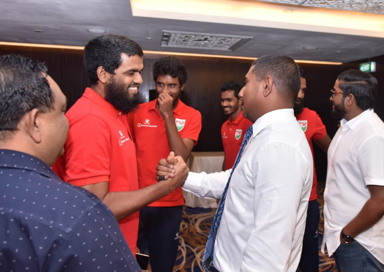 މިރޭގެ މެޗުން މޮޅުވެއްޖެ ނަމަ، ނުވަތަ އެއްވަރުވެއްޖެ ނަމަ ކޮންމެ ކުޅުންތެރިއަކަށް އެއް ލައްކަ ރުފިޔާ