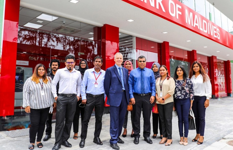 ހުޅުމާލޭގައި ޑޮލަރު އޭޓީއެމްއެއް ހުޅުވައިފި