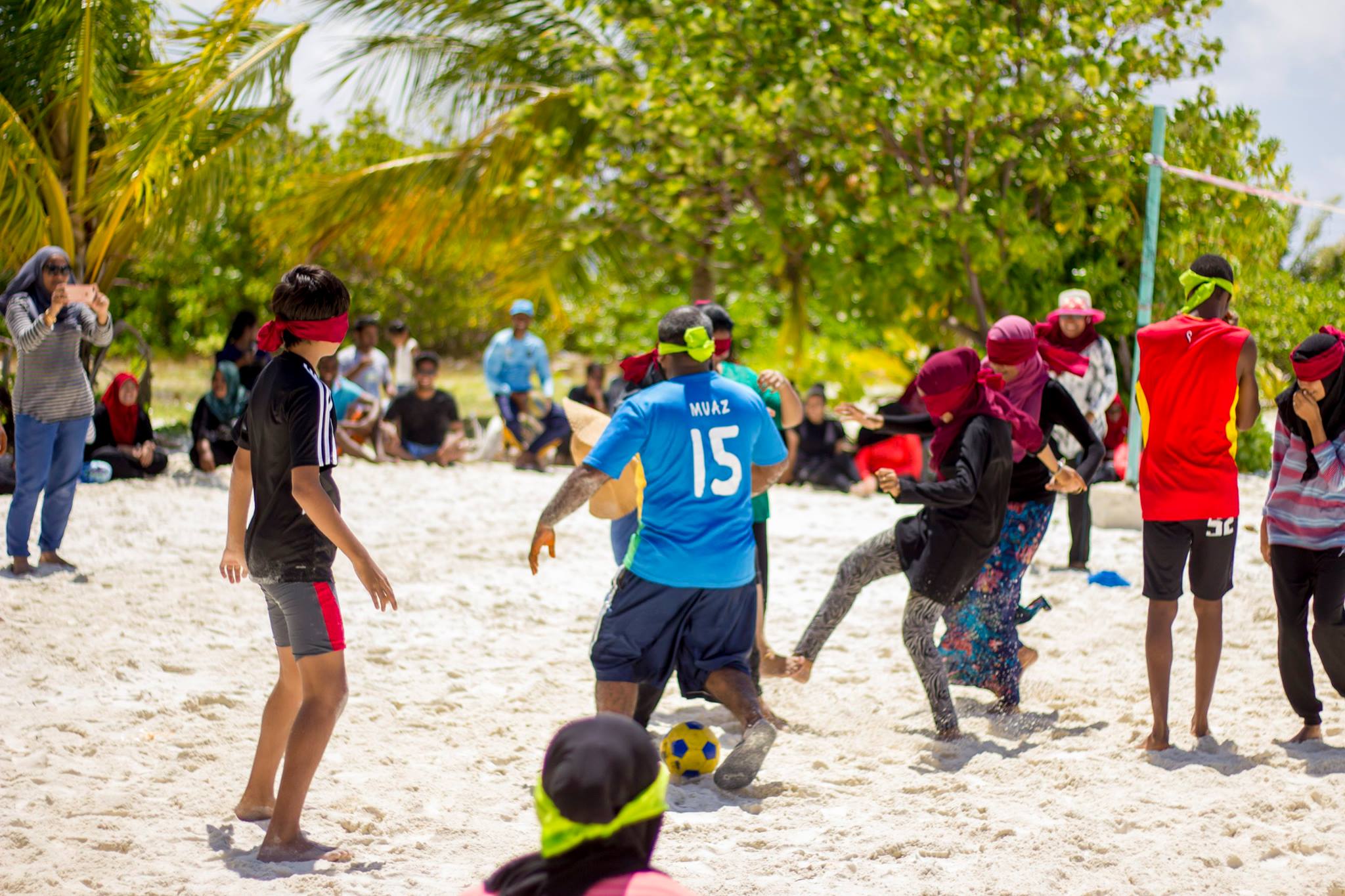 ހޭބޯނާރާ "ބެކްޓުބެކް" ޓައިމްޓޭބަލްއެއްގައި އުޅެން ޖެހިފައިވާ ކުދިން