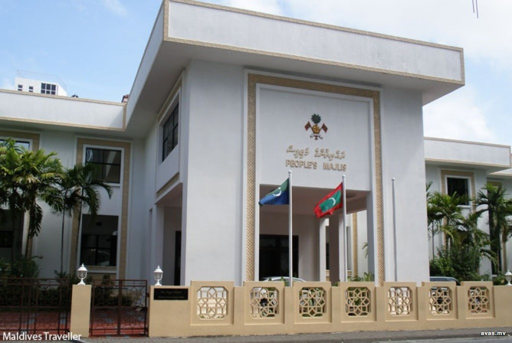 ތިލަދުންމަތީގެ މެންބަރުންގެ ތެރެއިން ހުރިހާ ޖަލްސާއަކަށް ވަޑައިގެންނެވީ 5 މެންބަރުން