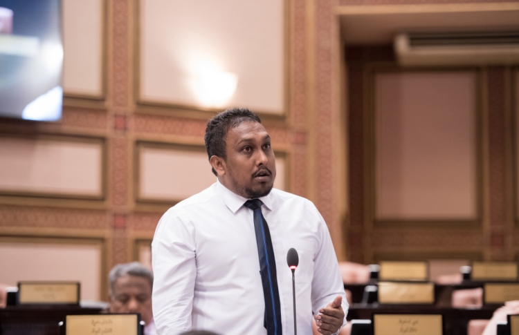 އަންހެން ދެ ފަނޑިޔާރުންނަށް ރުހުން ދިނުމަށް ވޯޓުގައި ބައިވެރި ނުވާނަން: މޮސްޓާ