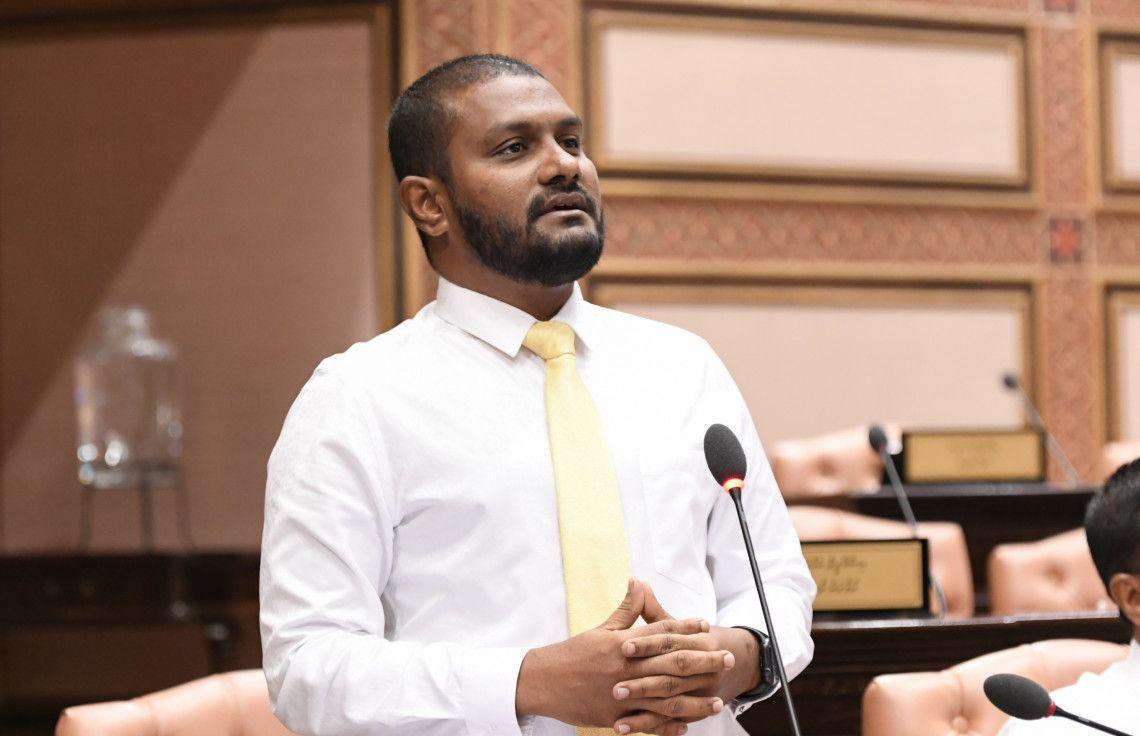 ރަށުން ބޭރުނުވެ ވިޔަފާރި ރަޖިސްޓަރކުރުމުގެ ހިދުމަތް ލިބެންޖެހޭ: ޝިފާޢު