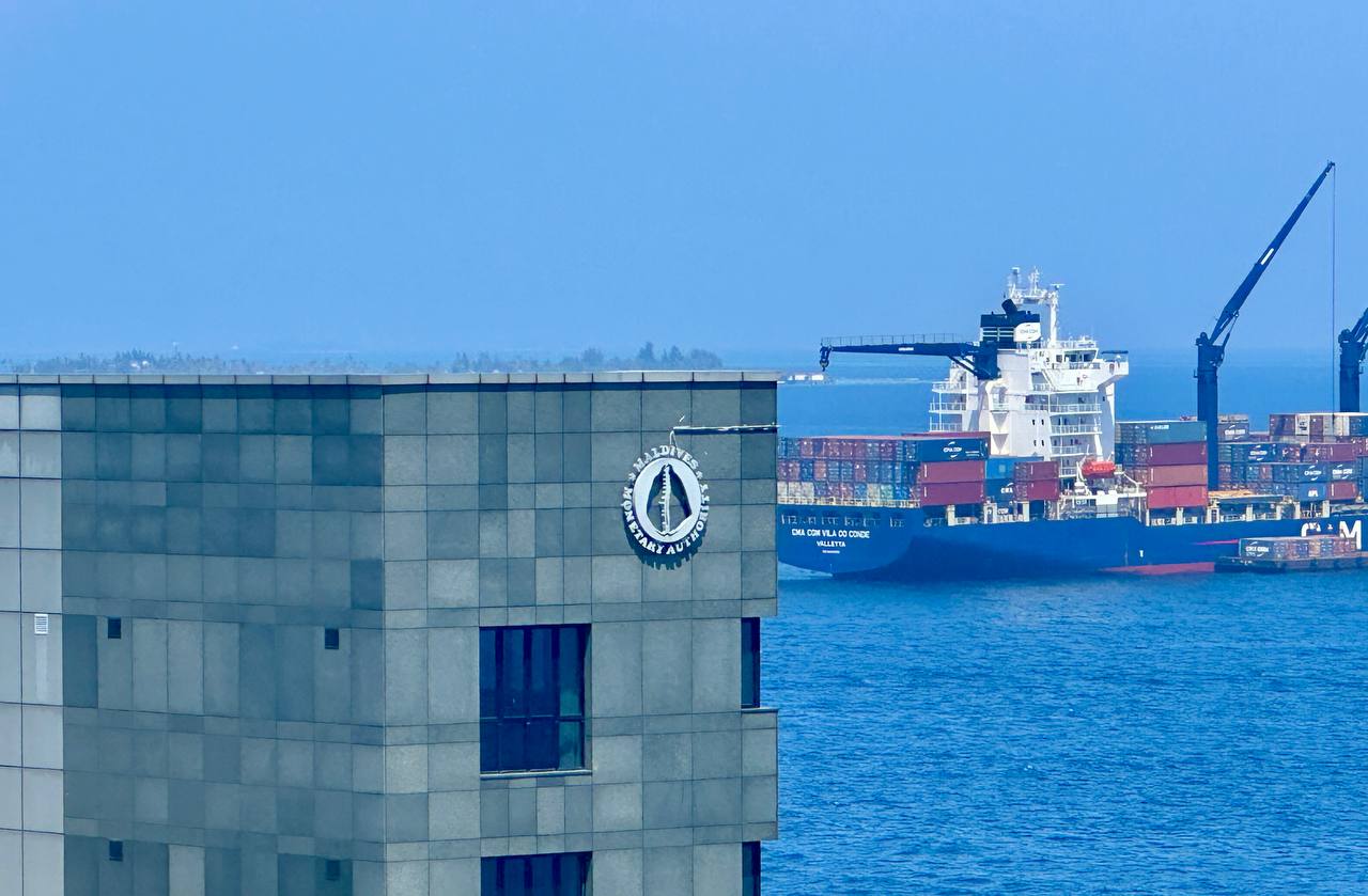 މަނީ ޗޭންޖިން ގަވާއިދާ ޚިލާފުވި ކުންފުންފުންޏެއް ޖޫރިމަނާކޮށް ލައިސަންސް ހިފަހައްޓައިފި