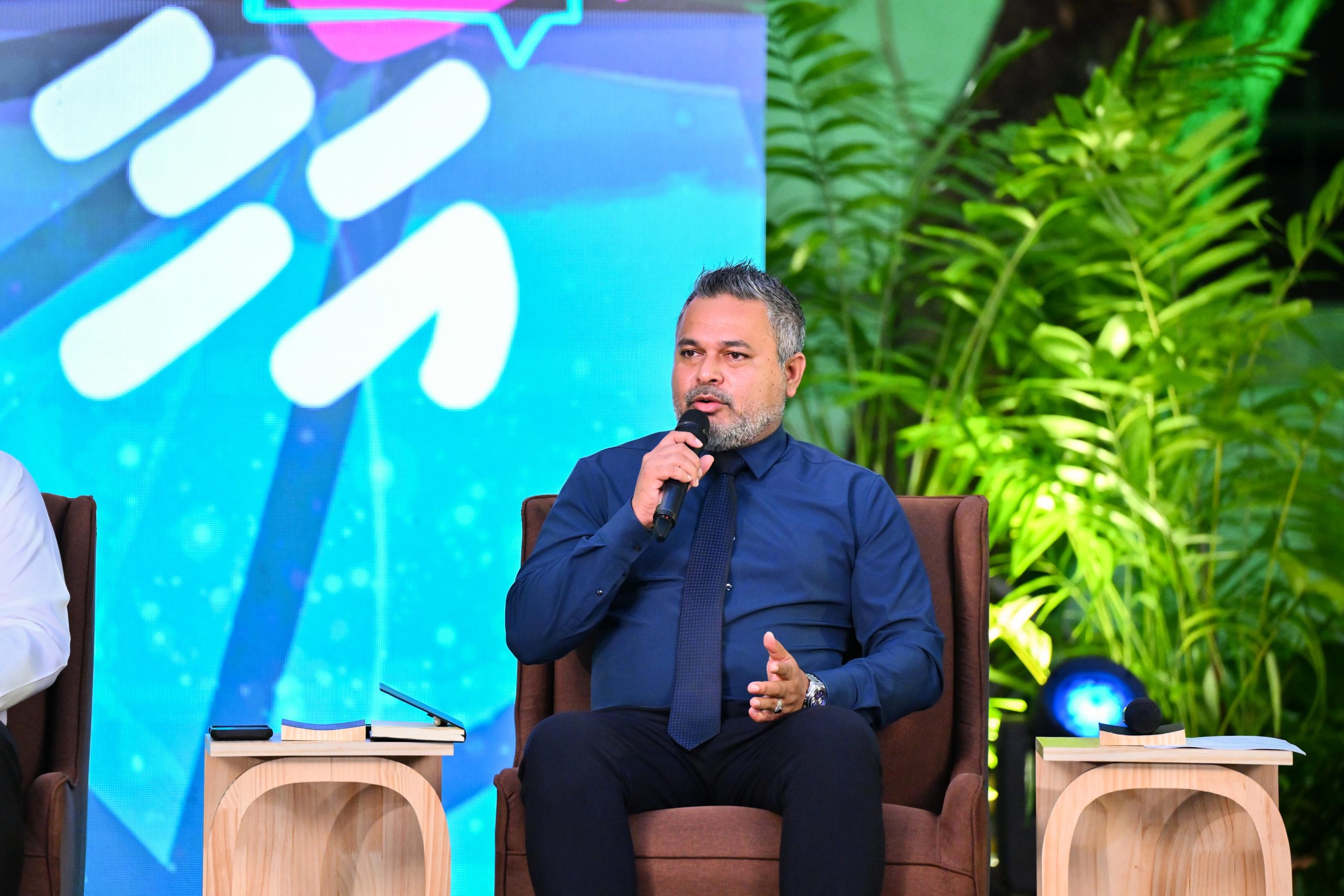 މިފްކޯއާއެކު އަމިއްލަ ކުންފުނިތަކުން ވެސް އަންނަނީ 48 ގަޑިއިރު ތެރޭ މަސްވެރިންނަށް ފައިސާ ދޫކުރަމުން: ޝިޔާމް