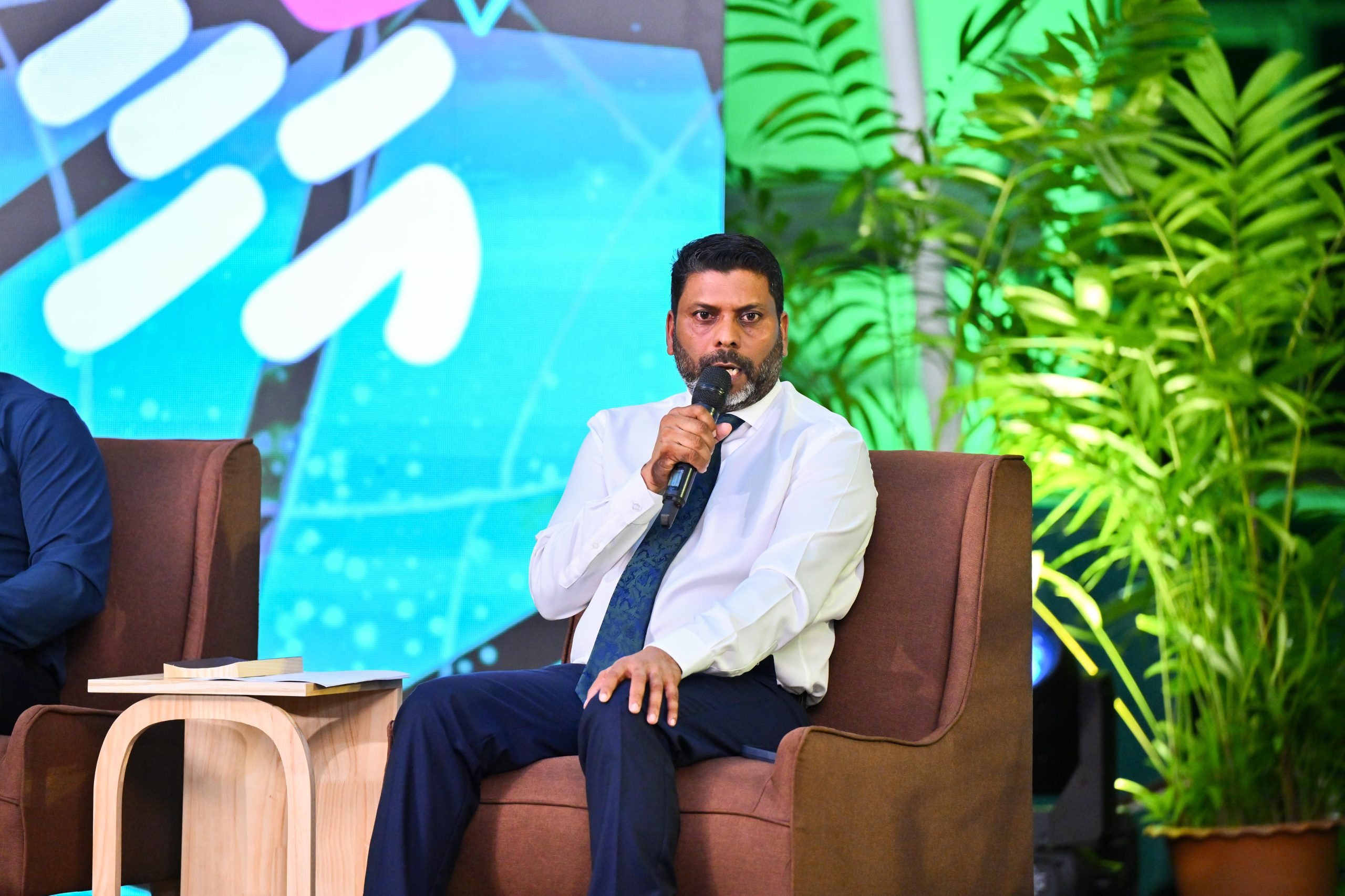 ހުޅުމާލެ ސިންތެޓިކް ޓްރެކް އިންޓަނޭޝަނަލް ސްޓޭންޑަޑަށް ބަދަލުކޮށް ޖަނަވަރީއަށް ނިންމަނީ