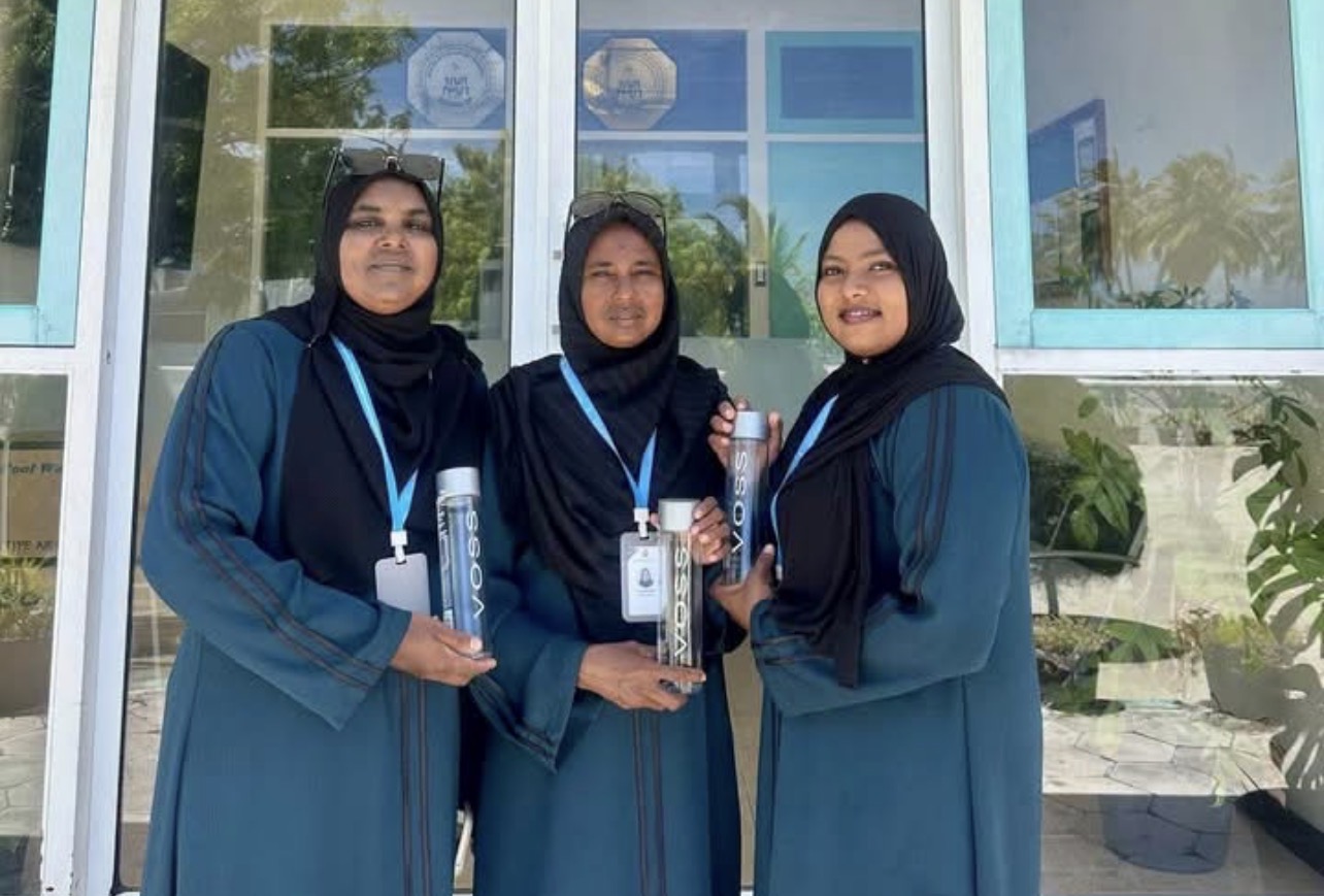 ކުރިމަގު ޖަމްޢިއްޔާއިން މަކުނުދޫގެ އަންހެނުންގެ ކޮމިޓީއަށް ބިއްލޫފުޅި ހަދިޔާކޮށްފި