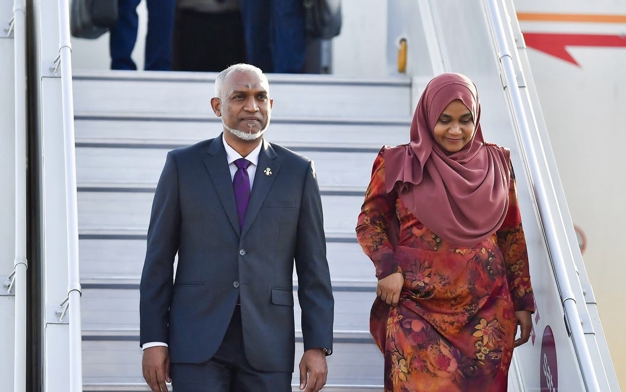 ރައީސްގެ ދެކަނބަލުން ސިންގަޕޫރަށް ކުރެއްވި ނުރަސްމީ ދަތުރުފުޅު ނިންމަވާލައްވައިފި