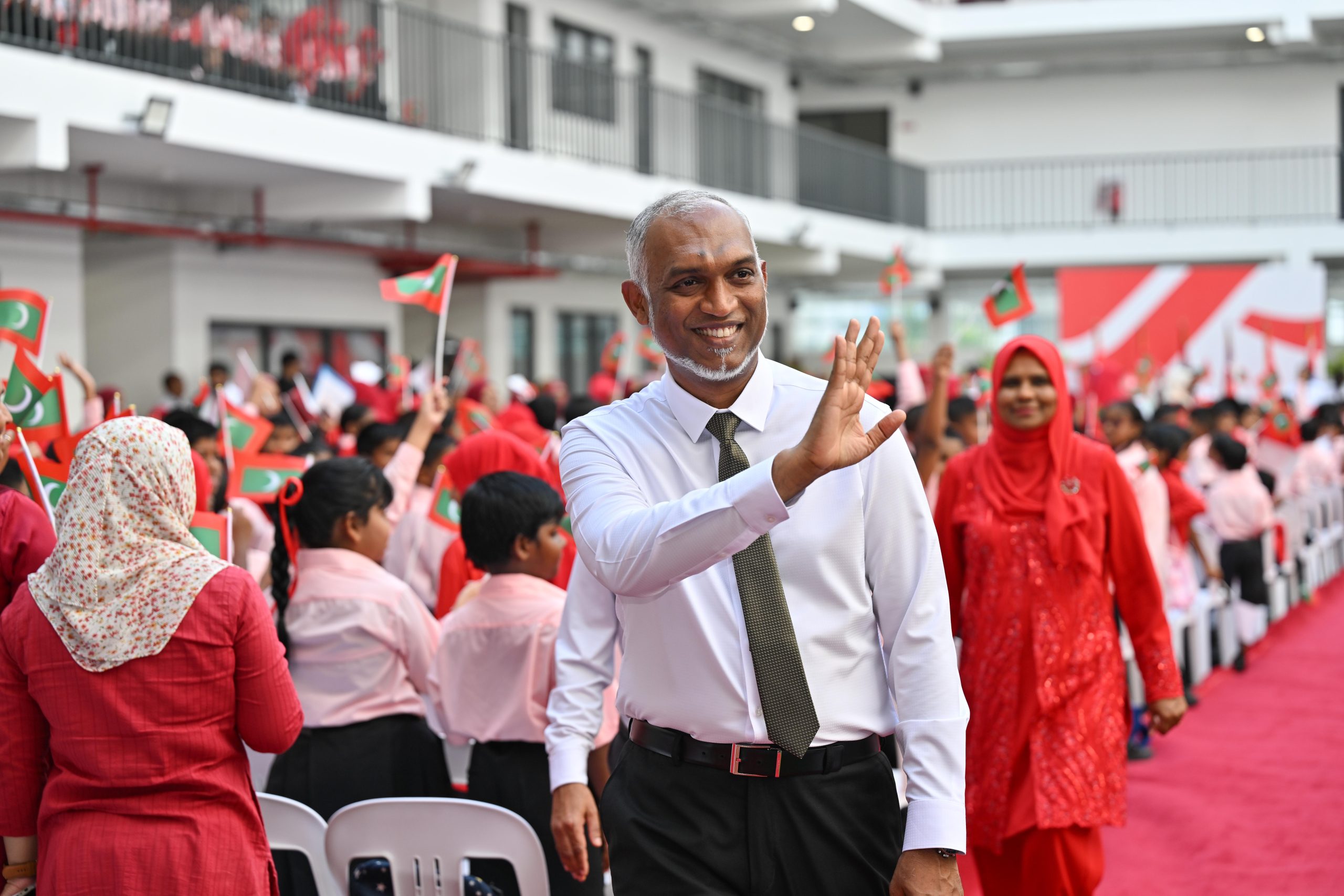 މުދައްރިސުންގެ މަސައްކަތުގެ ބުރަ ލުއިކޮށްދިނުމަށް މި ސަރުކާރުން އިސްކަންދޭނެ: ރައީސް