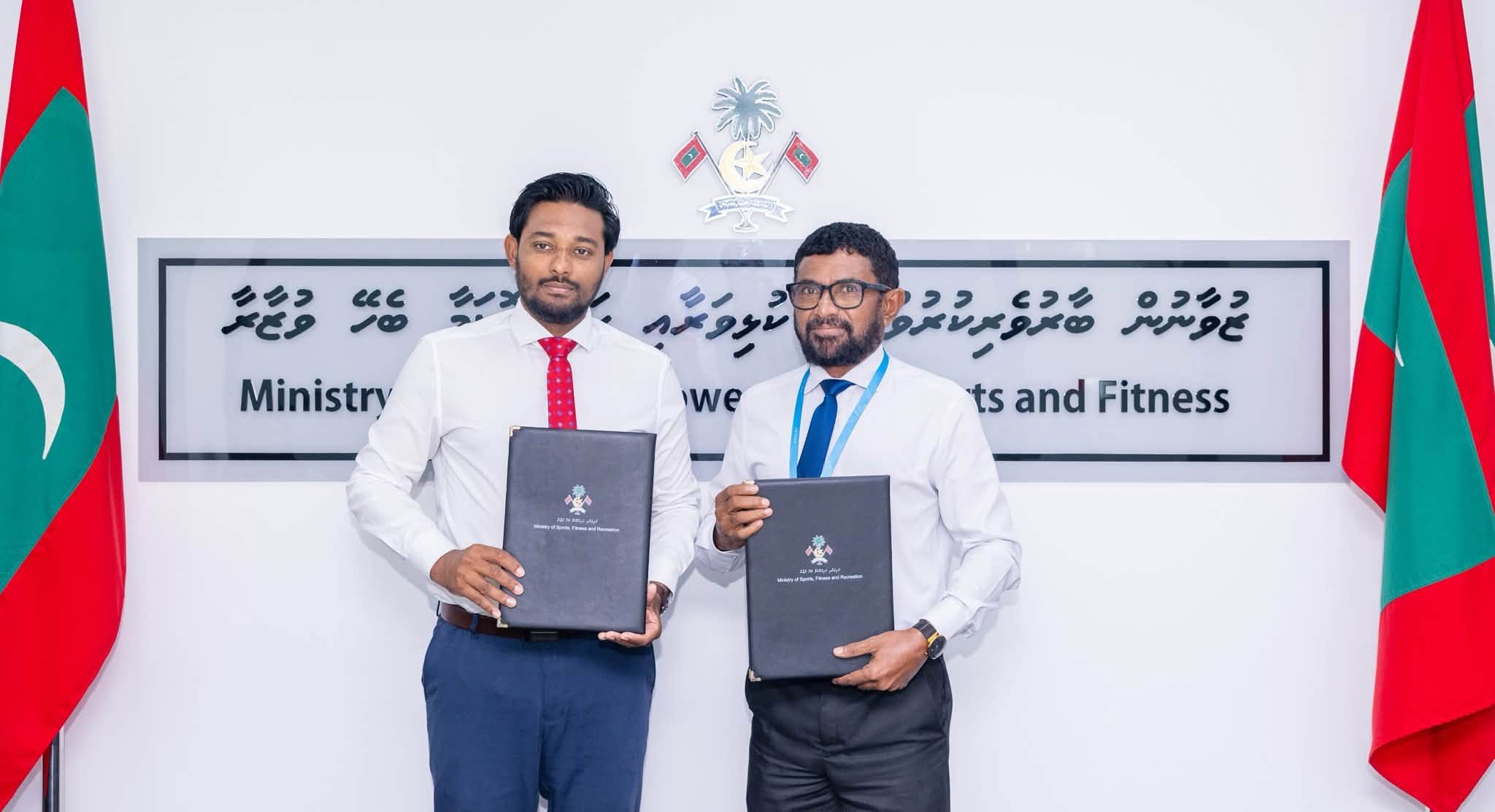 މަނަދޫ ފުޓްބޯޅަ ދަނޑުގައި ލައިޓިން ސިސްޓަމް ހަރުކުރުމުގެ މަސައްކަތް ހަވާލުކޮށްފި