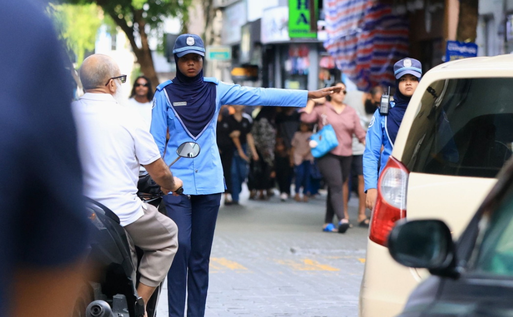 ނަންބަރު ބޯޑު ބަދަލުކޮށްގެން ވަގު ސައިކަލެއްގައި ވަންވޭއާ ހިލާފަށް ދުއްވި ލަންކާގެ ދެ މީހަކު ހައްޔަރުކޮށްފި