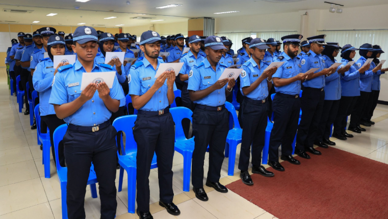ފުލުހުންގެ ޚިދުމަތާ އަލަށް ގުޅުނު 133 ފުލުހުން ހުވާކޮށްފި