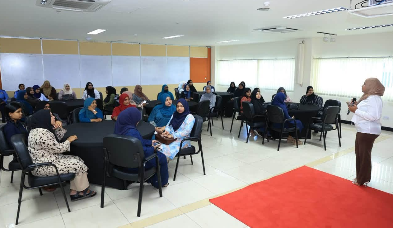 ފުލުހުންގެ ސިވިލް އަންހެން މުވައްޒަފުންގެ ހުނަރާއި ނަފުސާނީ ދުޅަހެޔޮކަމަށް ހާއްސަ ފޯރަމެއް