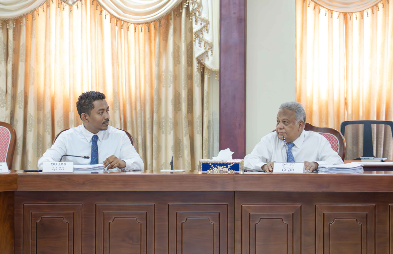 މަޖިލިސް ރައީސާ އެއްވަރުކުރަން އުއްތަމަ ފަނޑިޔާރުގެ އިނާޔަތް ބޮޑުކުރަން ކޮމެޓީން ފާސްކޮށްފި
