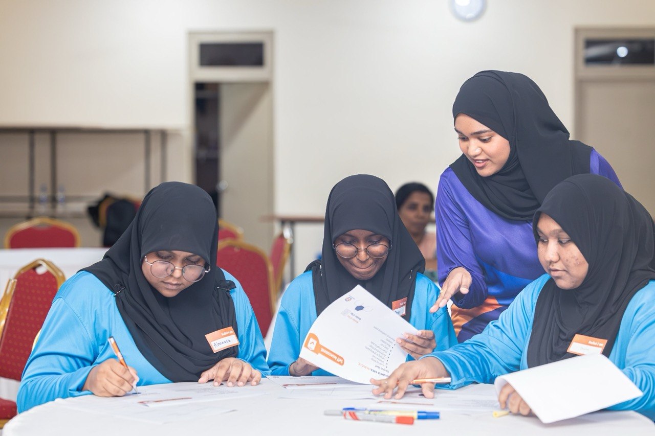 މުސްތަޤުބަލުގެ ކެރިއަރަށް ތައްޔާރުވާން ހަނިމާދޫ ސްކޫލު ދަރިވަރުންނަށް ޕެންޝަން އޮފީހުގެ އެހީތެރިކަން
